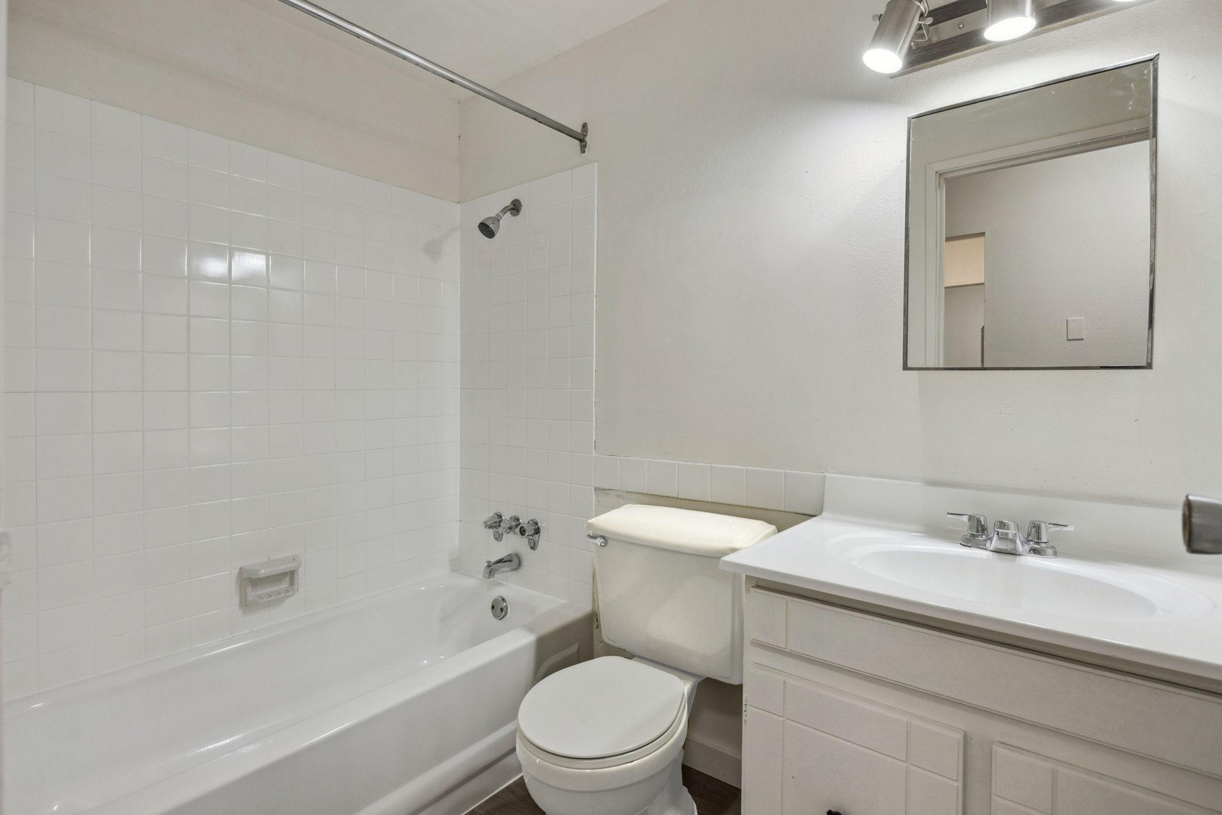 Guildford Gardens - Photo 15