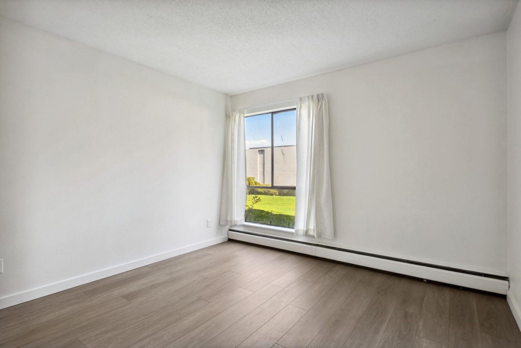 Guildford Gardens - Photo 14