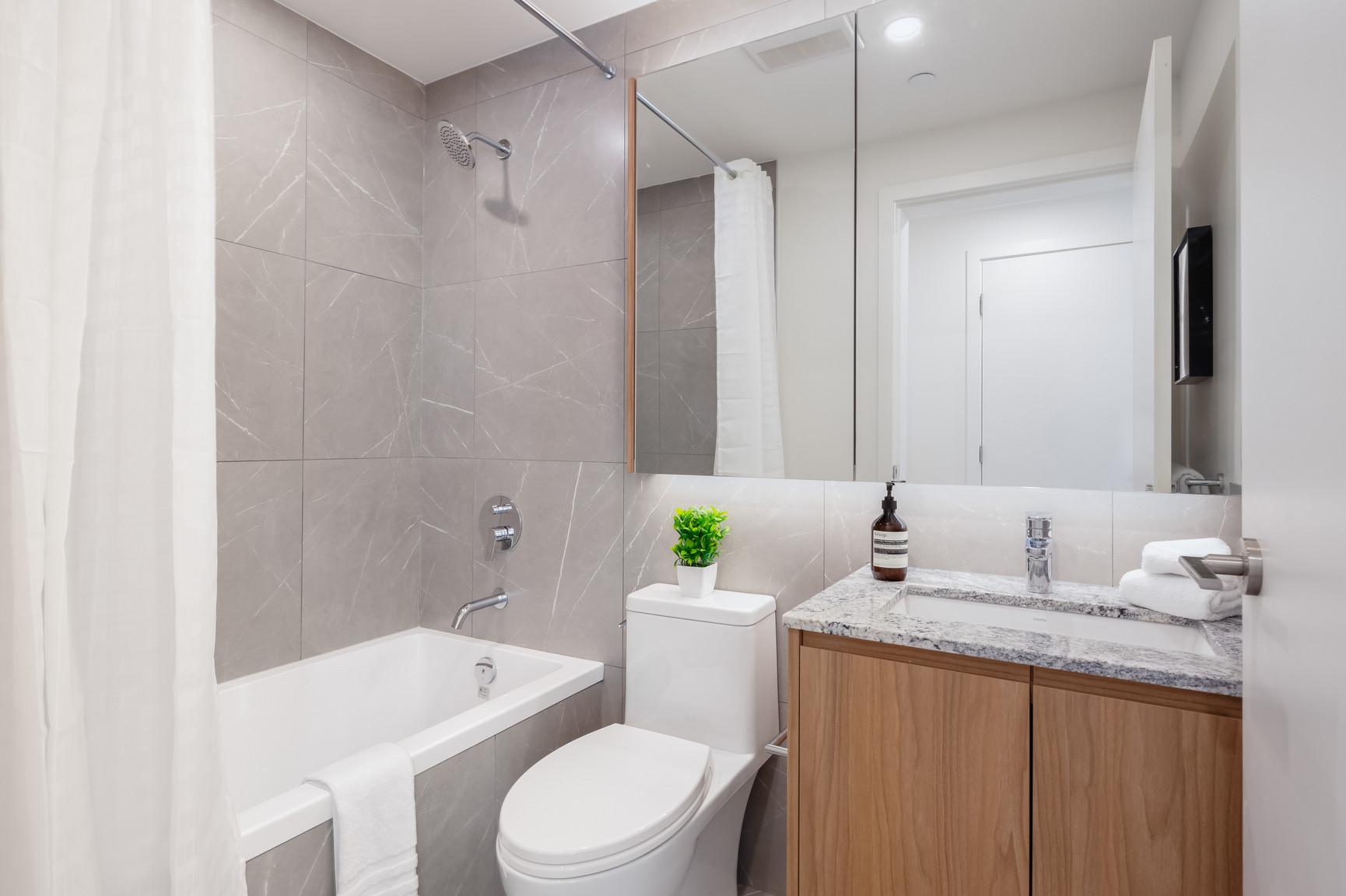 Riva Residences - Photo 25