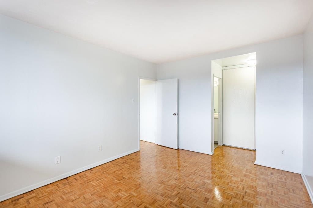 Kingsview Apartments - Photo 16