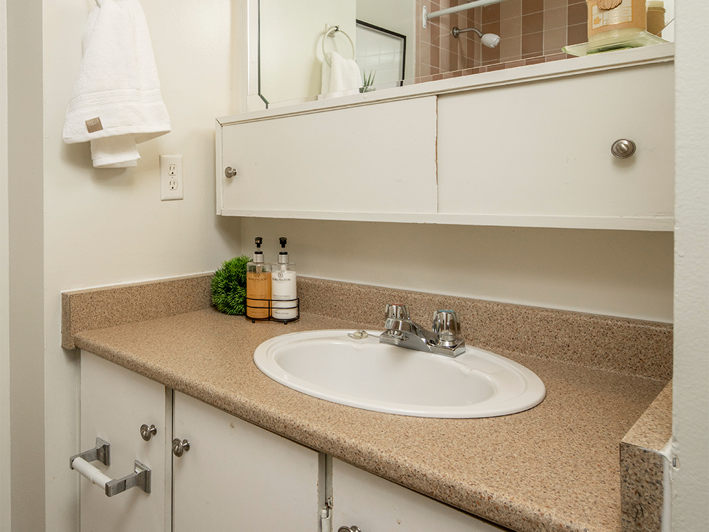 The Oaks Apartments - Photo 8