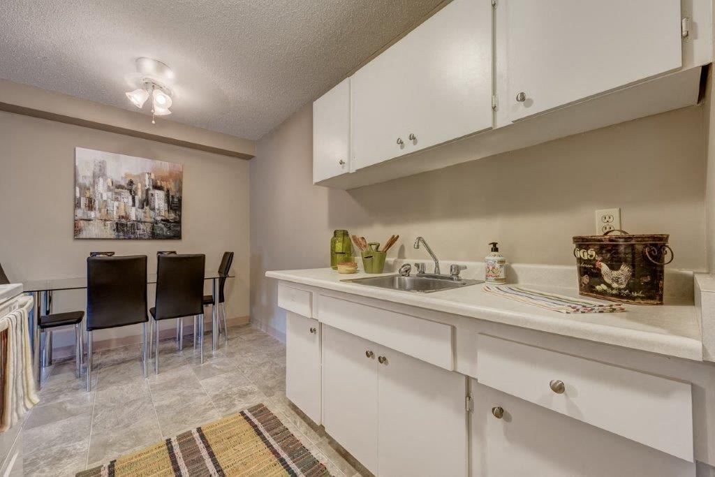Mountainview Apartments - Photo 8