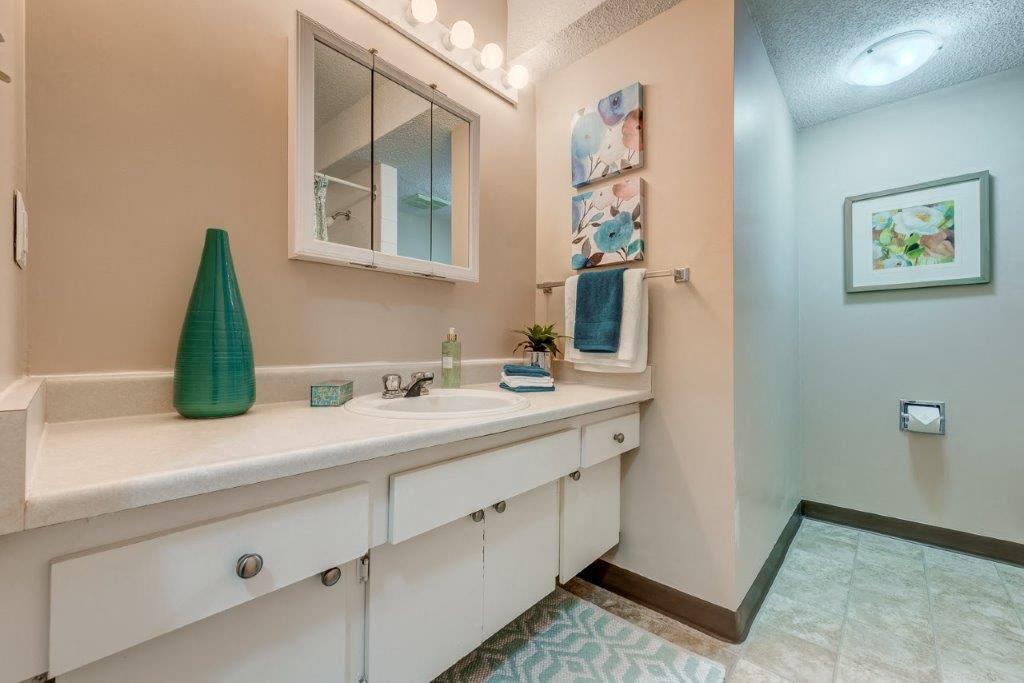 Mountainview Apartments - Photo 11