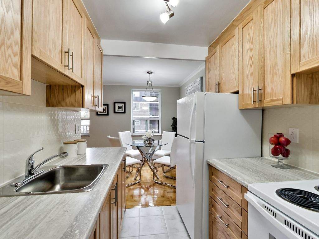 460 Eglinton Avenue East - Photo 11