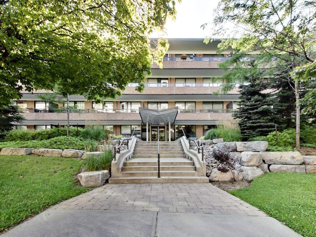 Ridge Hill Manor - Photo 3