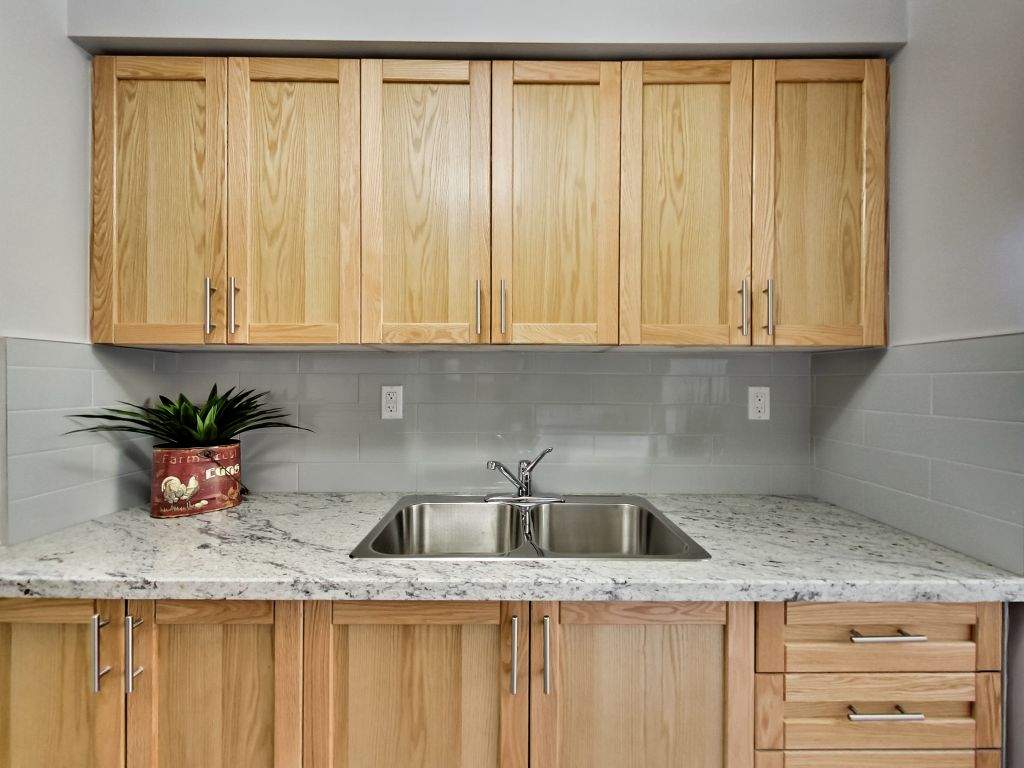 425 Avenue Road - Photo 18