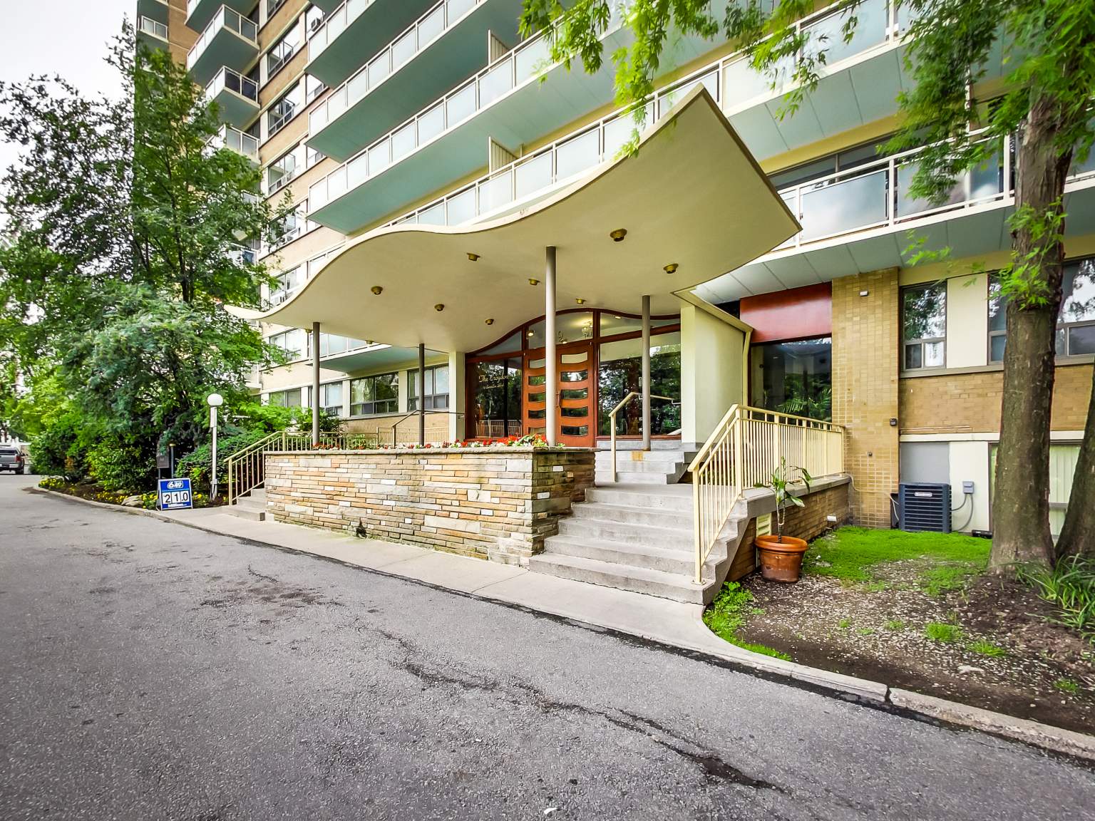 Brentwood Towers - Photo 33