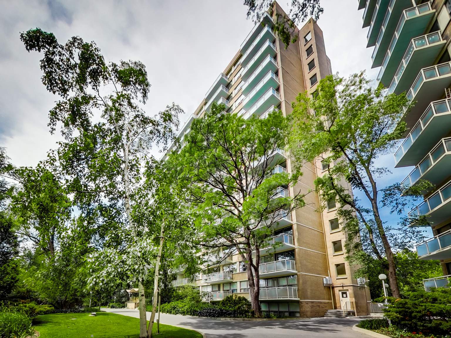 Brentwood Towers - Photo 19