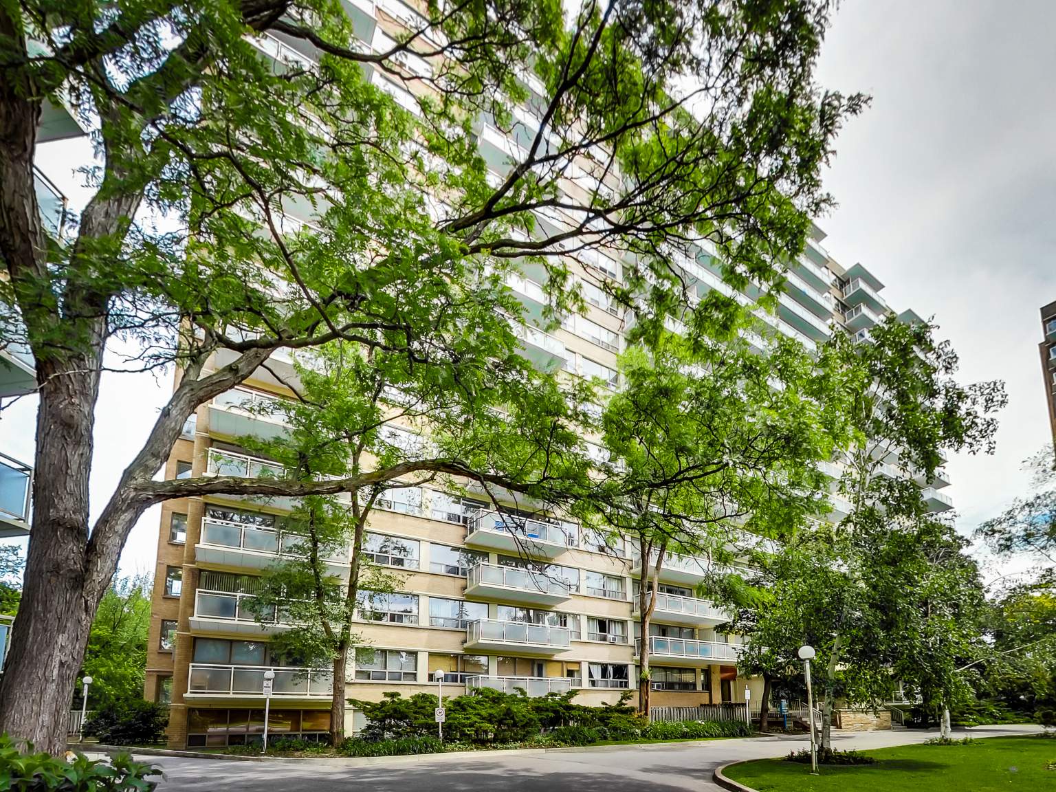 Brentwood Towers - Photo 13
