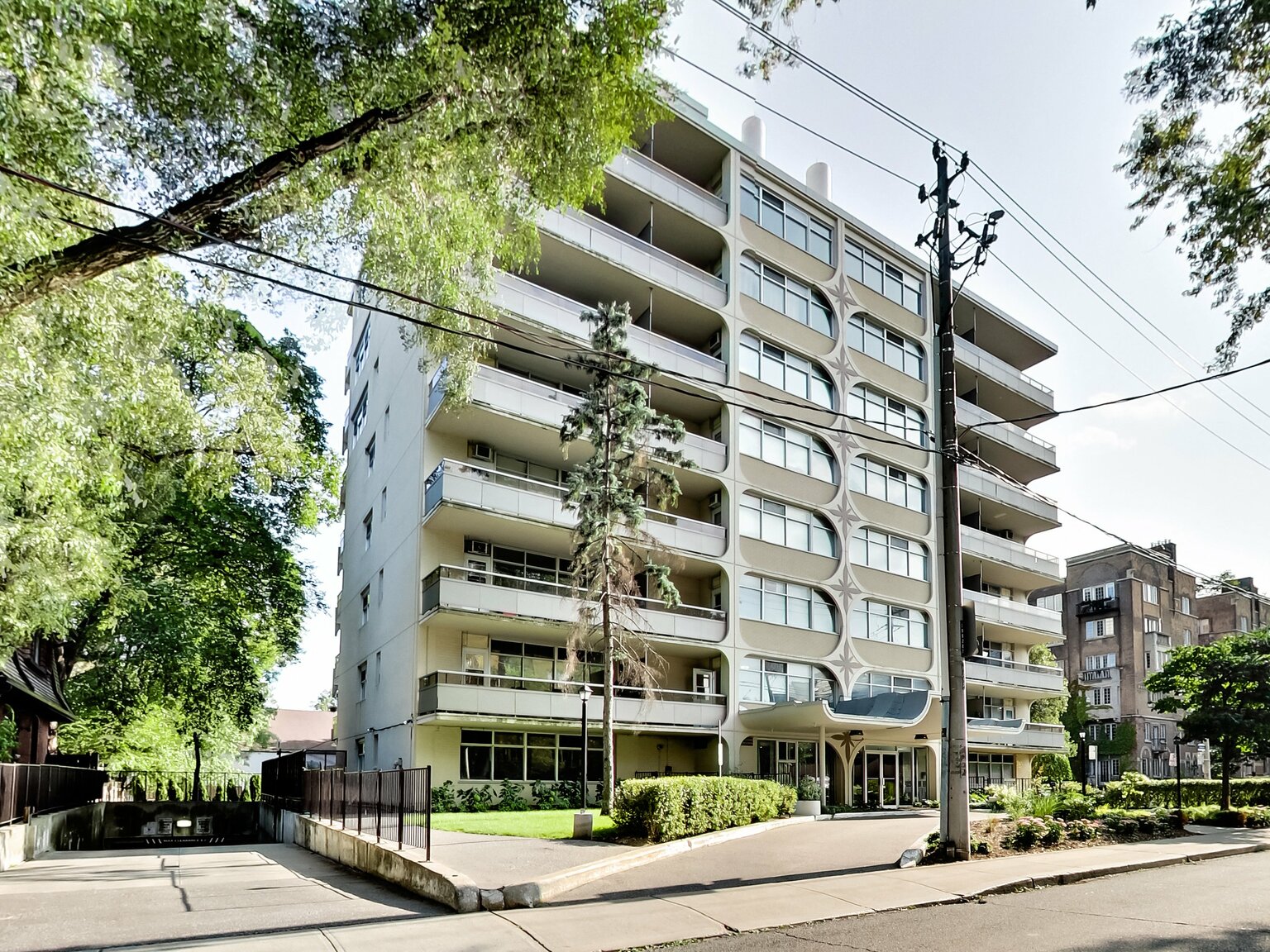 425 Avenue Road - Photo 3