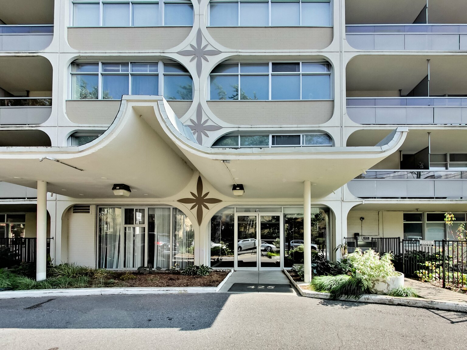 425 Avenue Road - Photo 7