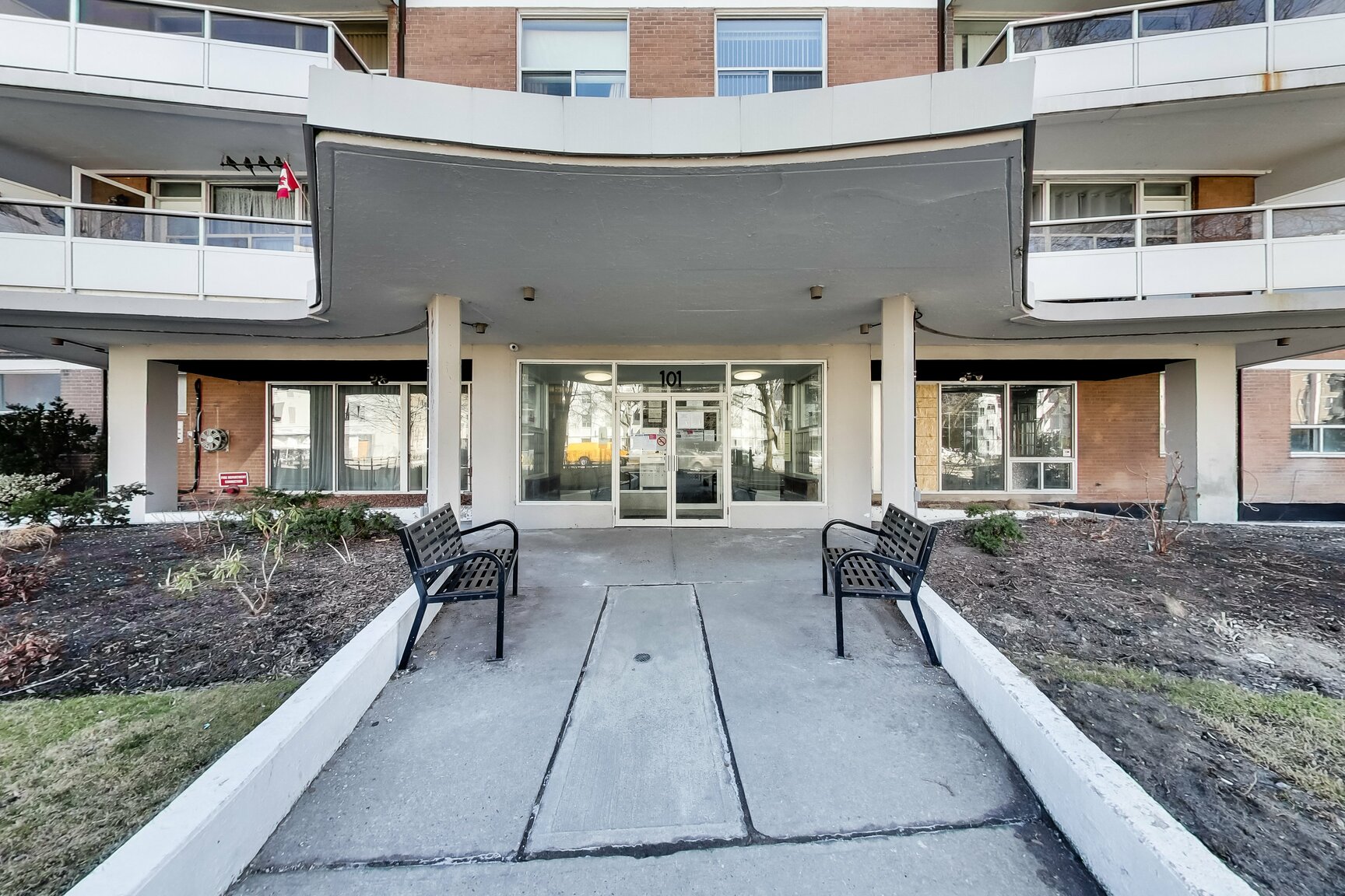 Cosburn Apartments - Photo 4