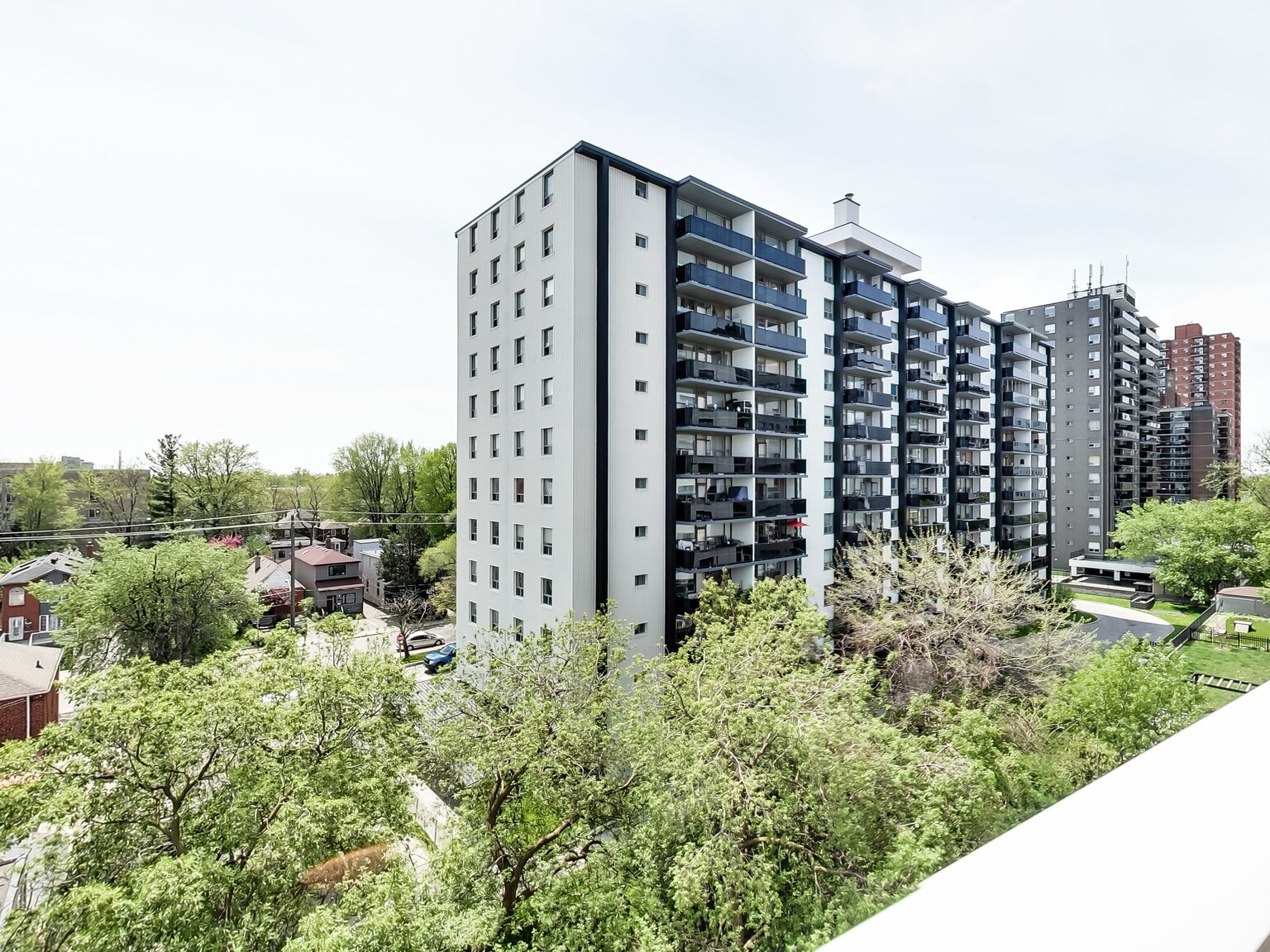 Cosburn Apartments - Photo 8