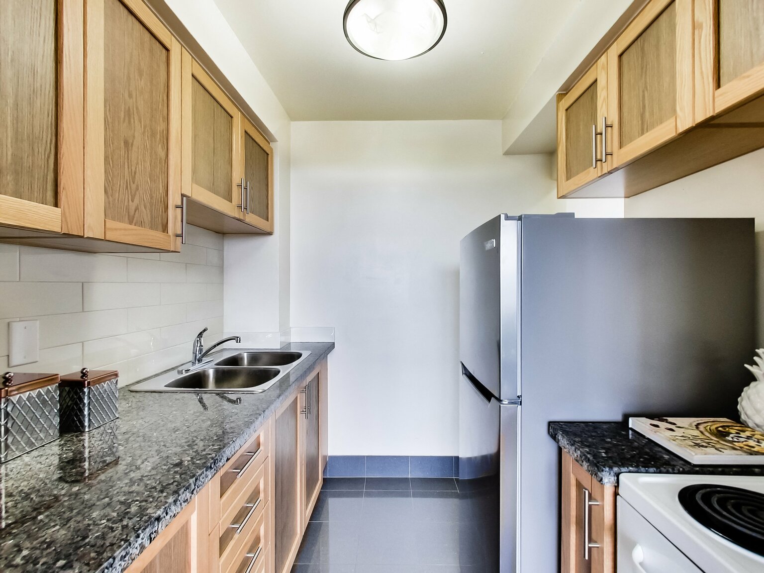 Cosburn Apartments - Photo 16