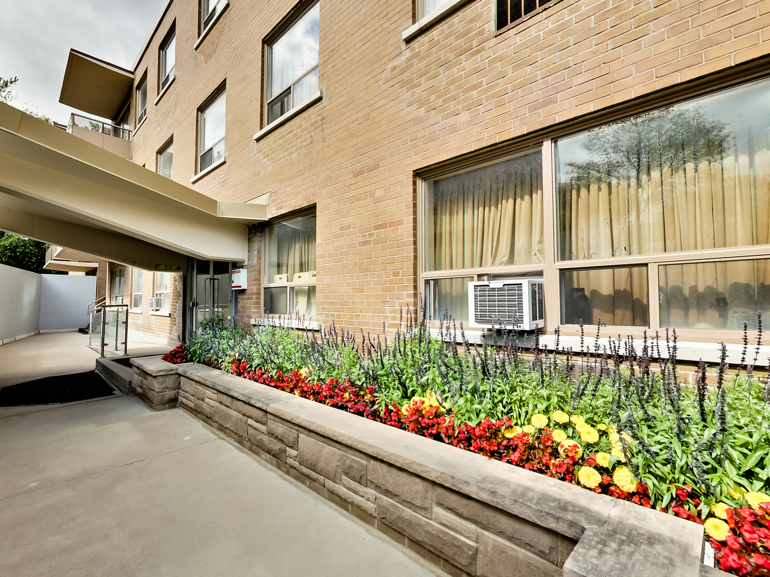 42 Glen Elm Avenue - Photo 8