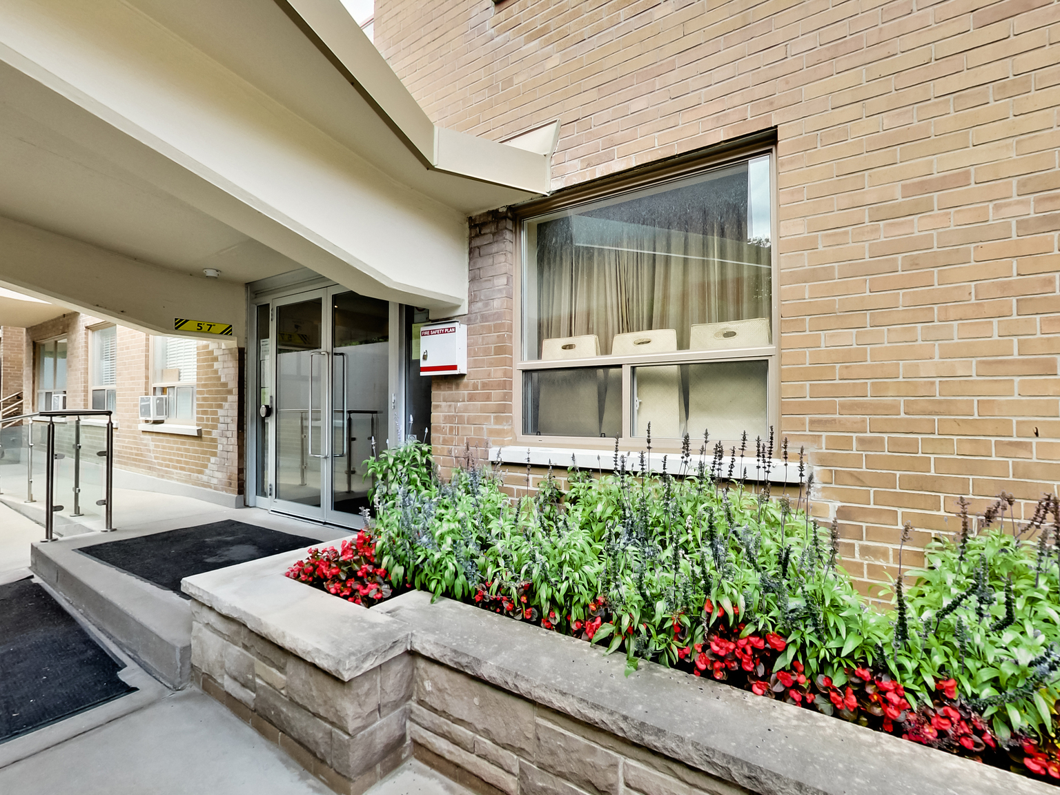 42 Glen Elm Avenue - Photo 10