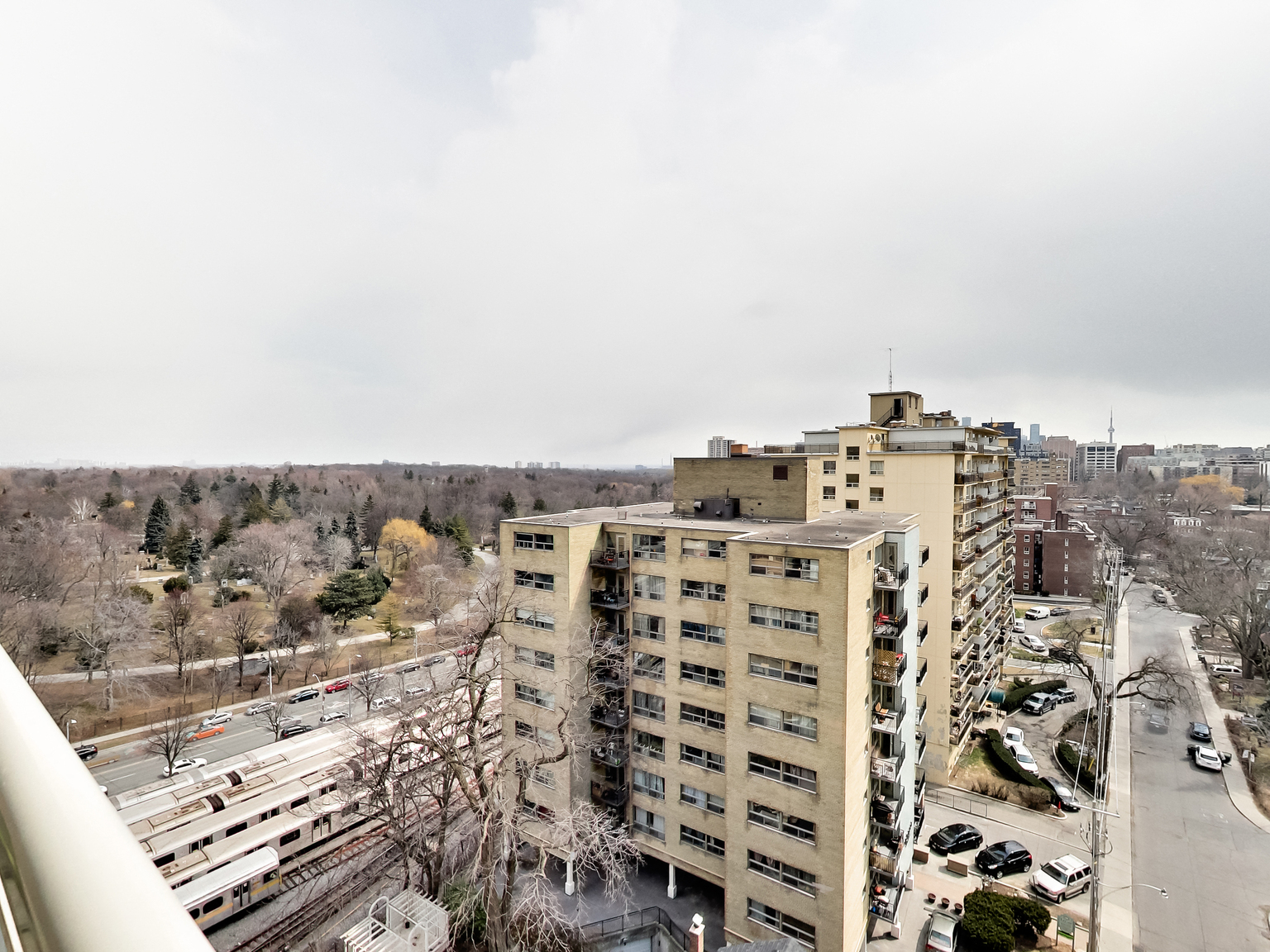 Brentwood Towers - Photo 2