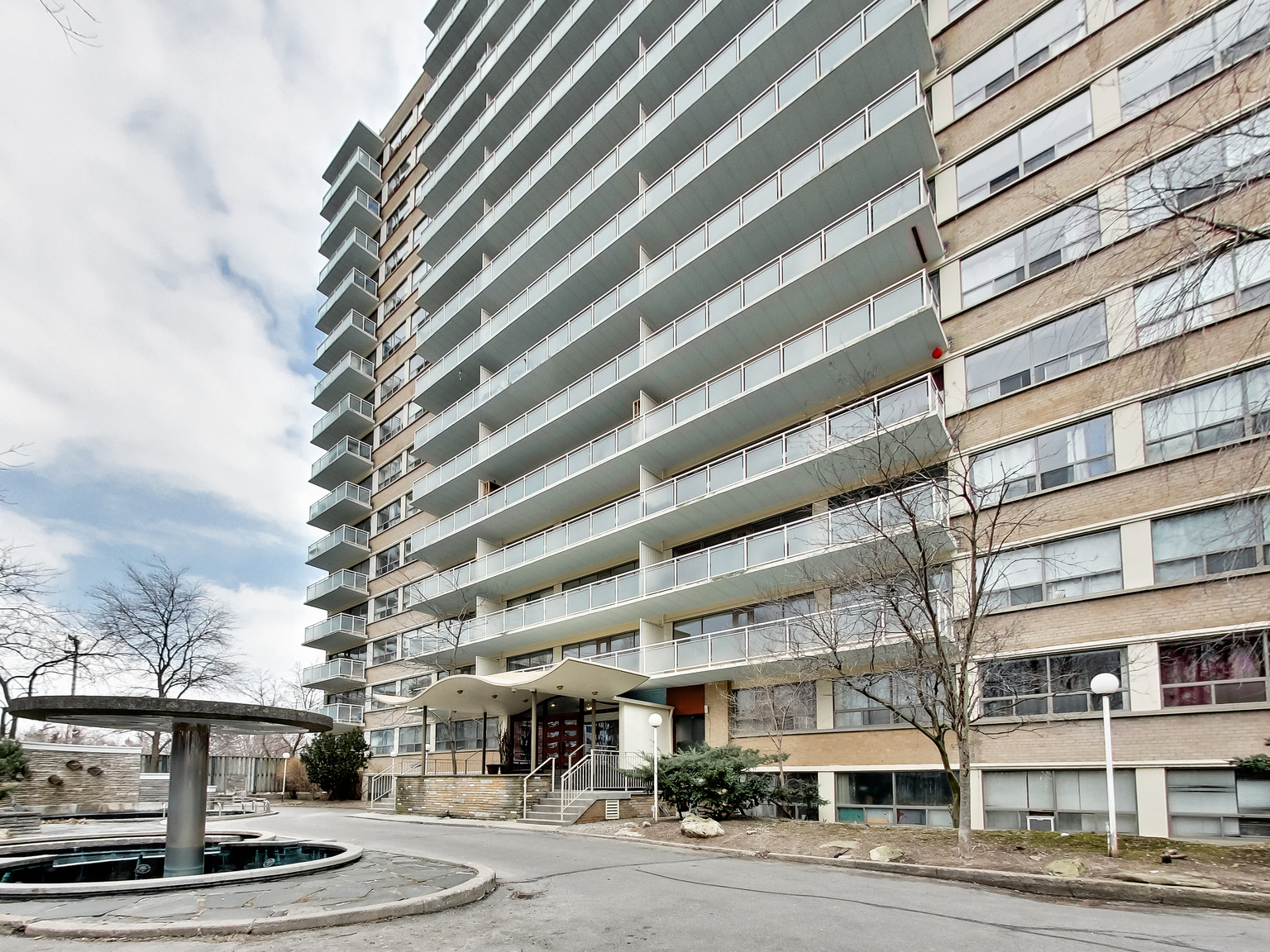 Brentwood Towers - Photo 4