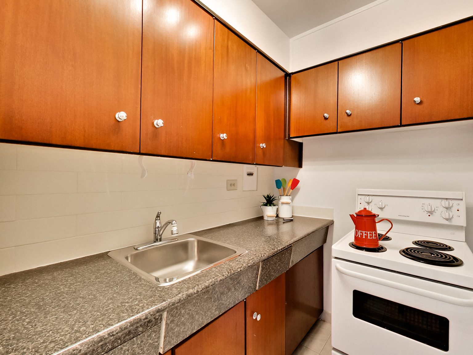 Brentwood Towers - Photo 6