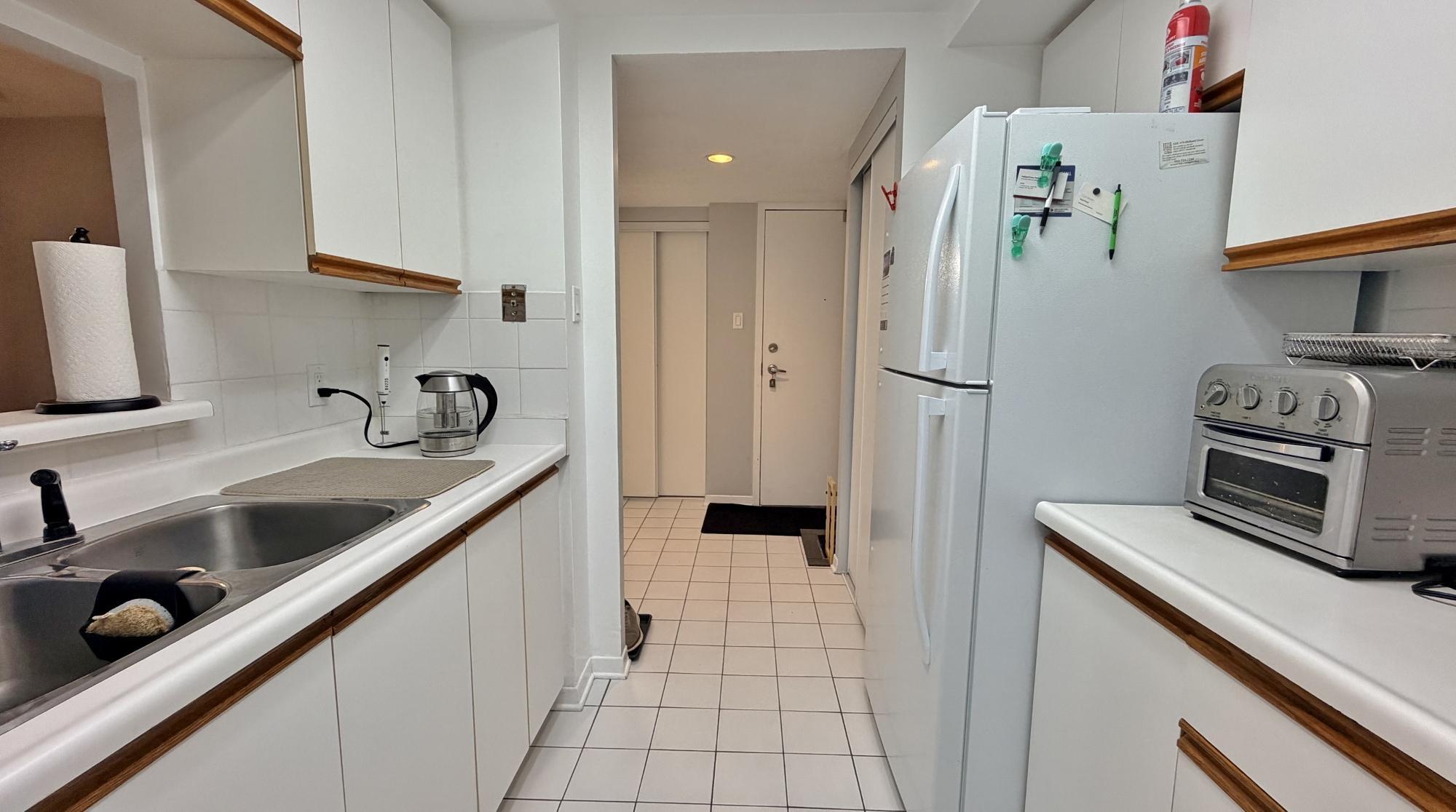 35 Holland Ave #302 - Photo 16