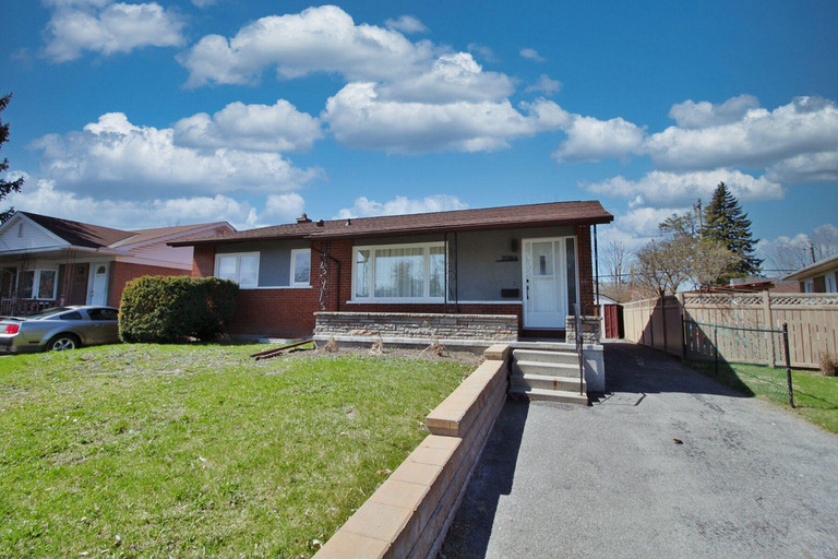 2138 Saunderson Dr