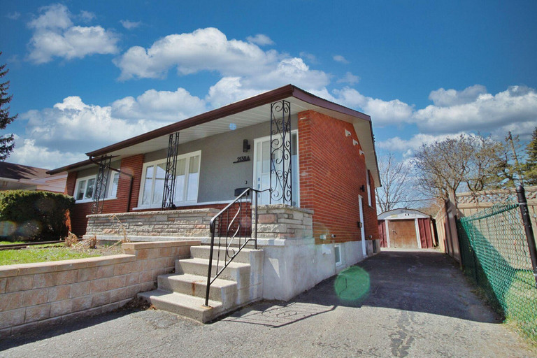 2138 Saunderson Dr