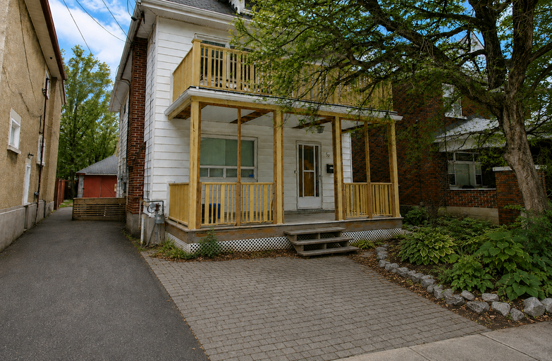 52 Pinehurst Avenue