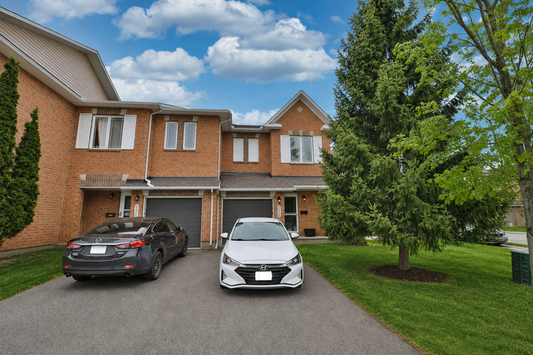 2216 Brockstone Cr