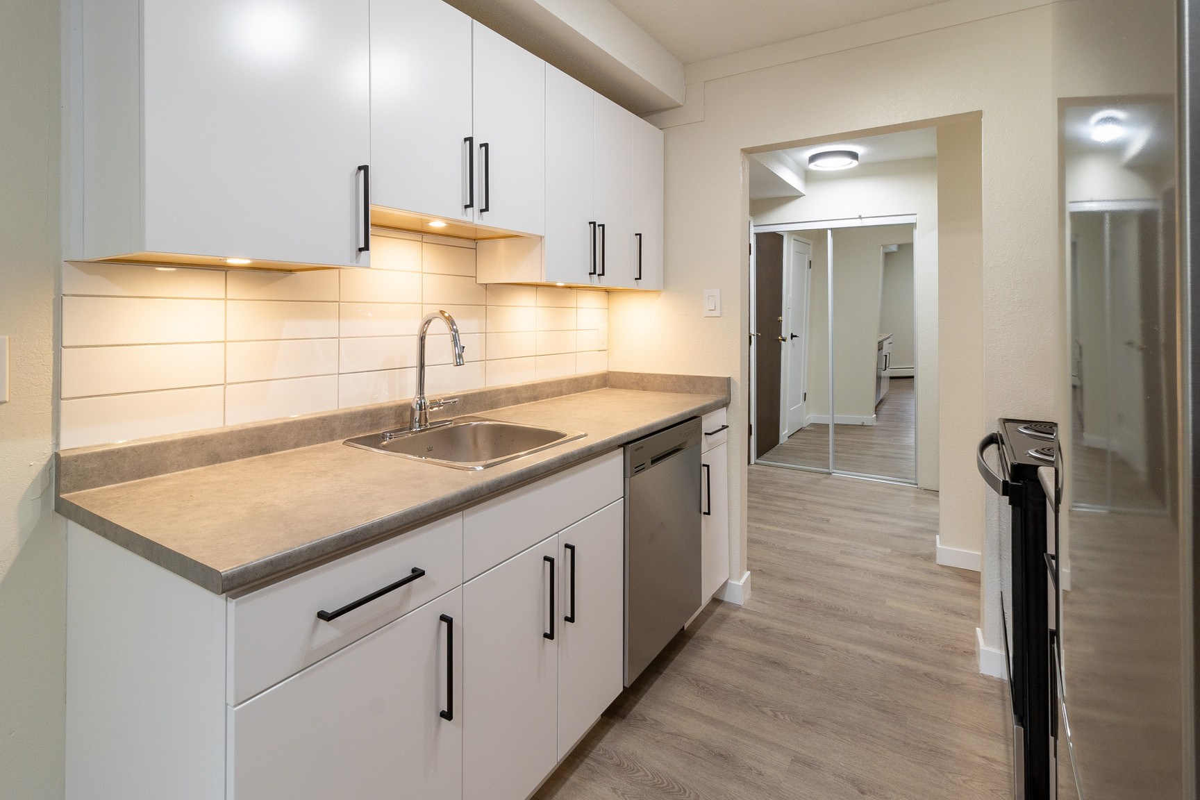 Tiffany Gardens Apartments - Photo 3