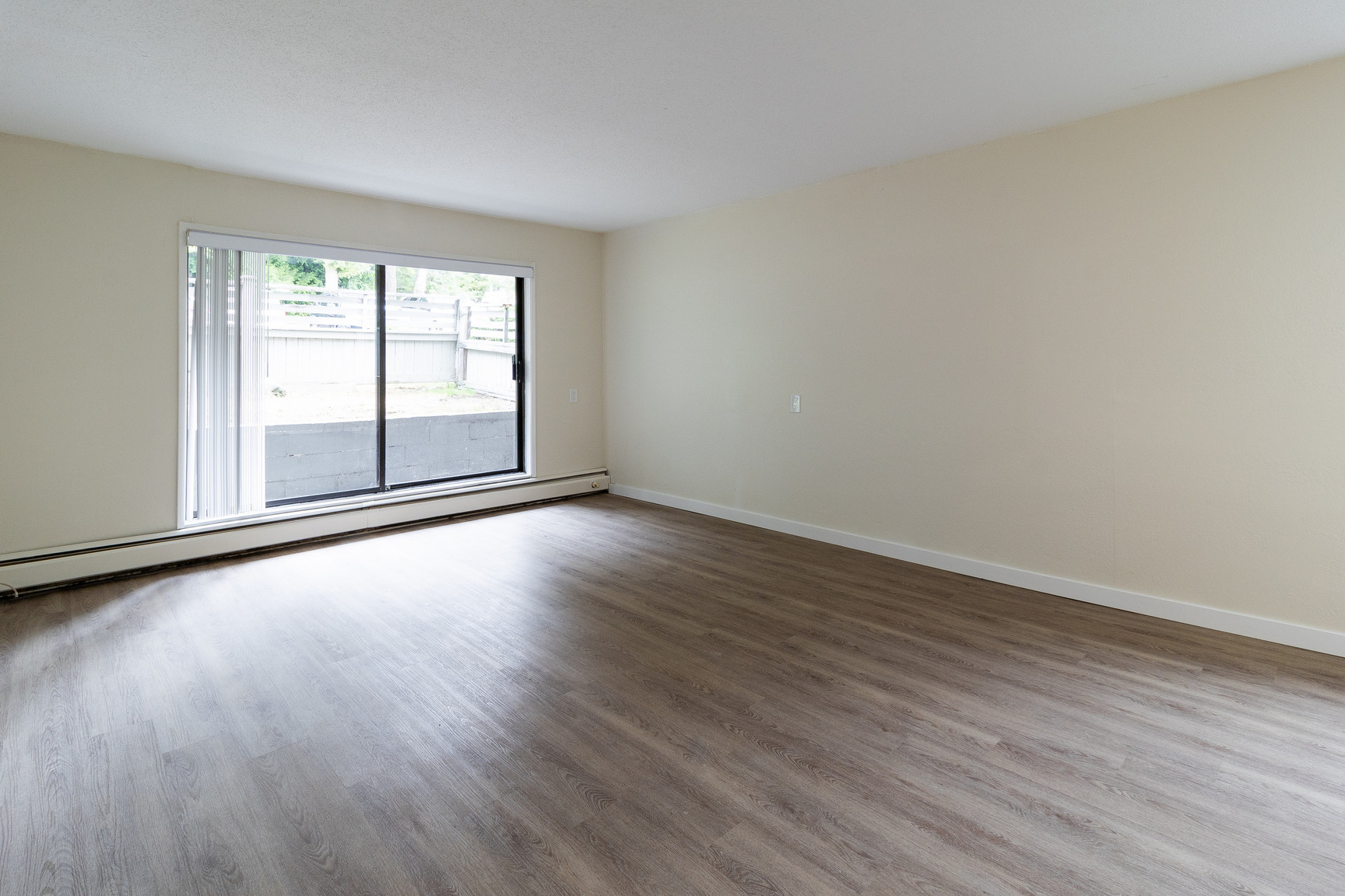 Tiffany Gardens Apartments - Photo 4