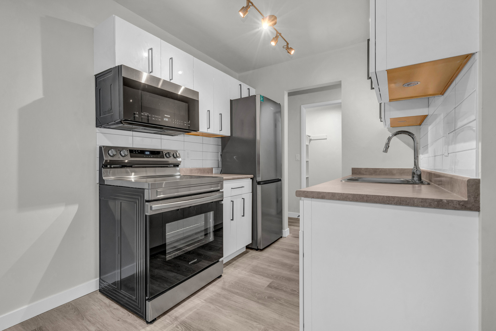 Cloverdale Apartments - Photo 2