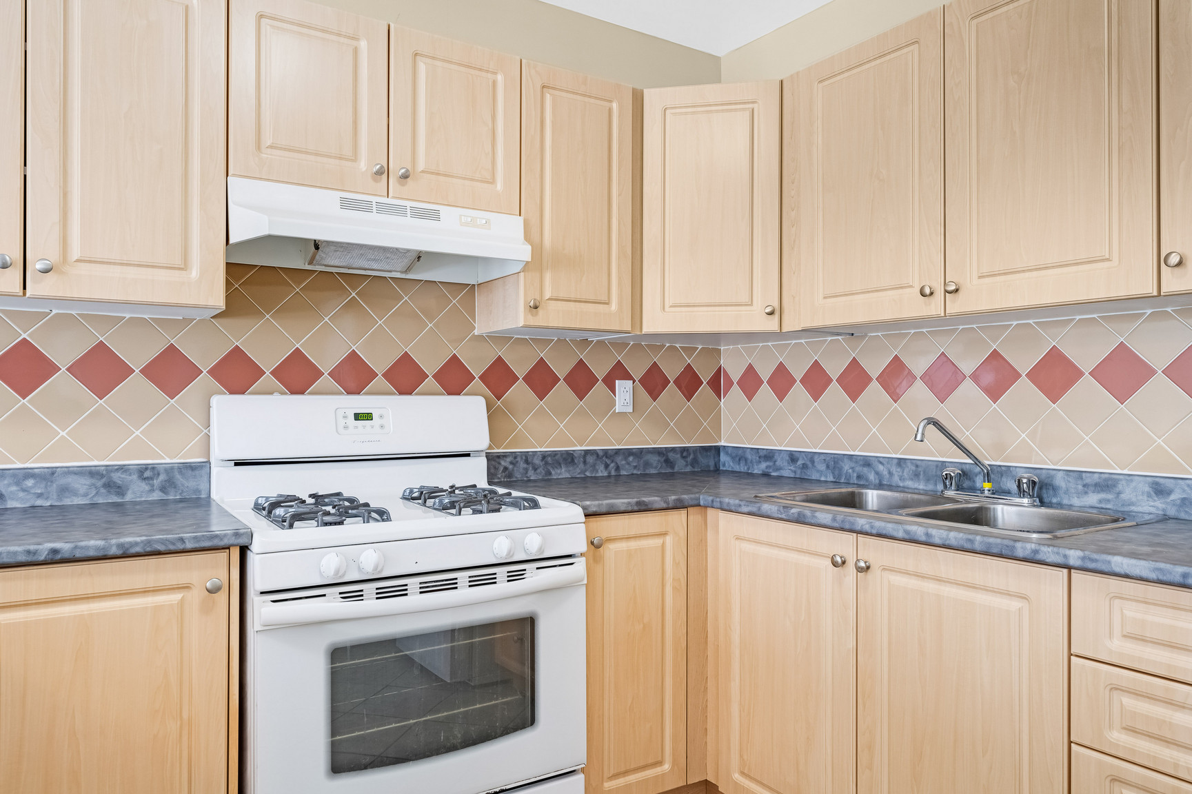 Baseline Court - Photo 23