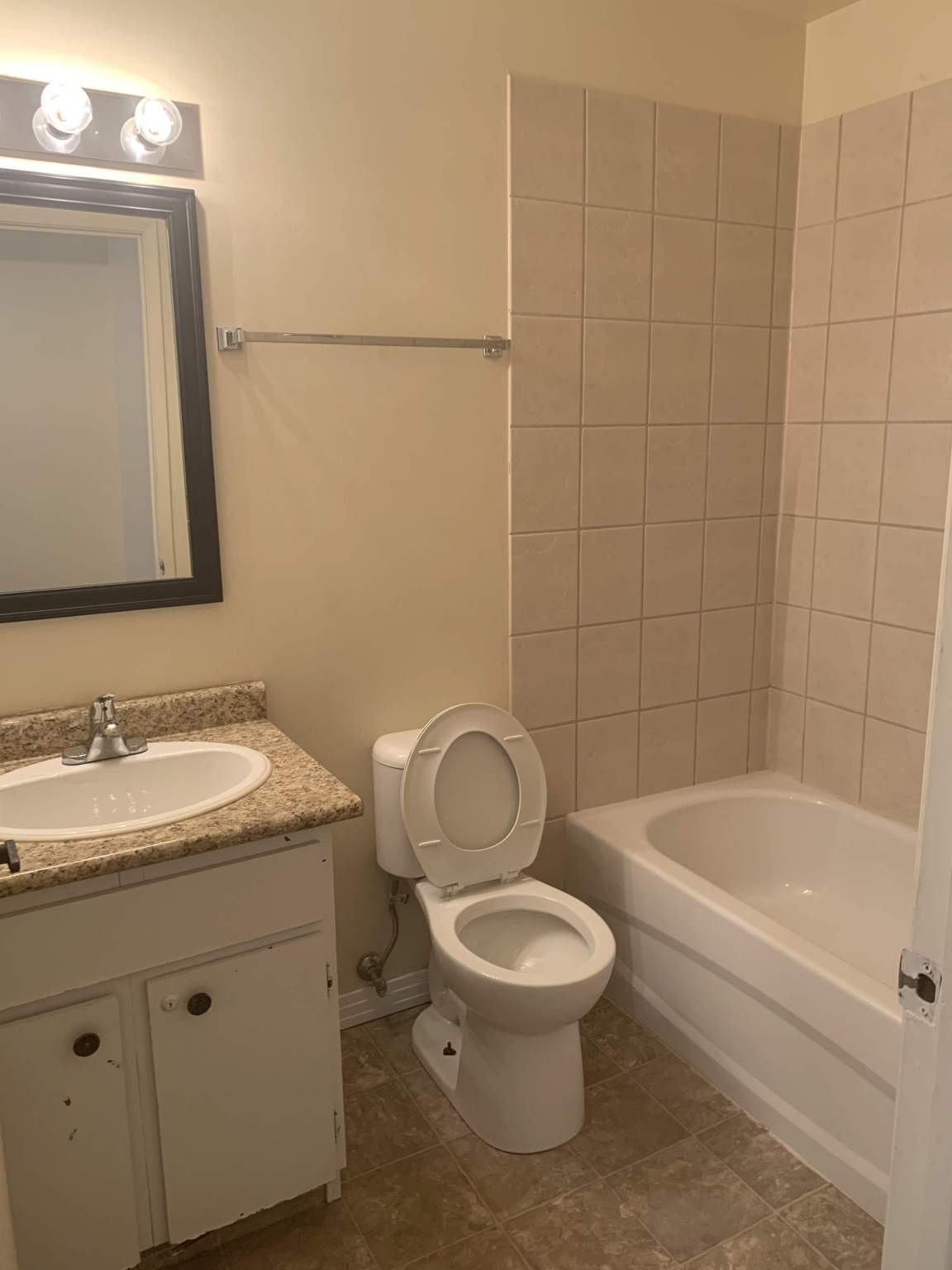 Lakewood Apartments - Photo 13