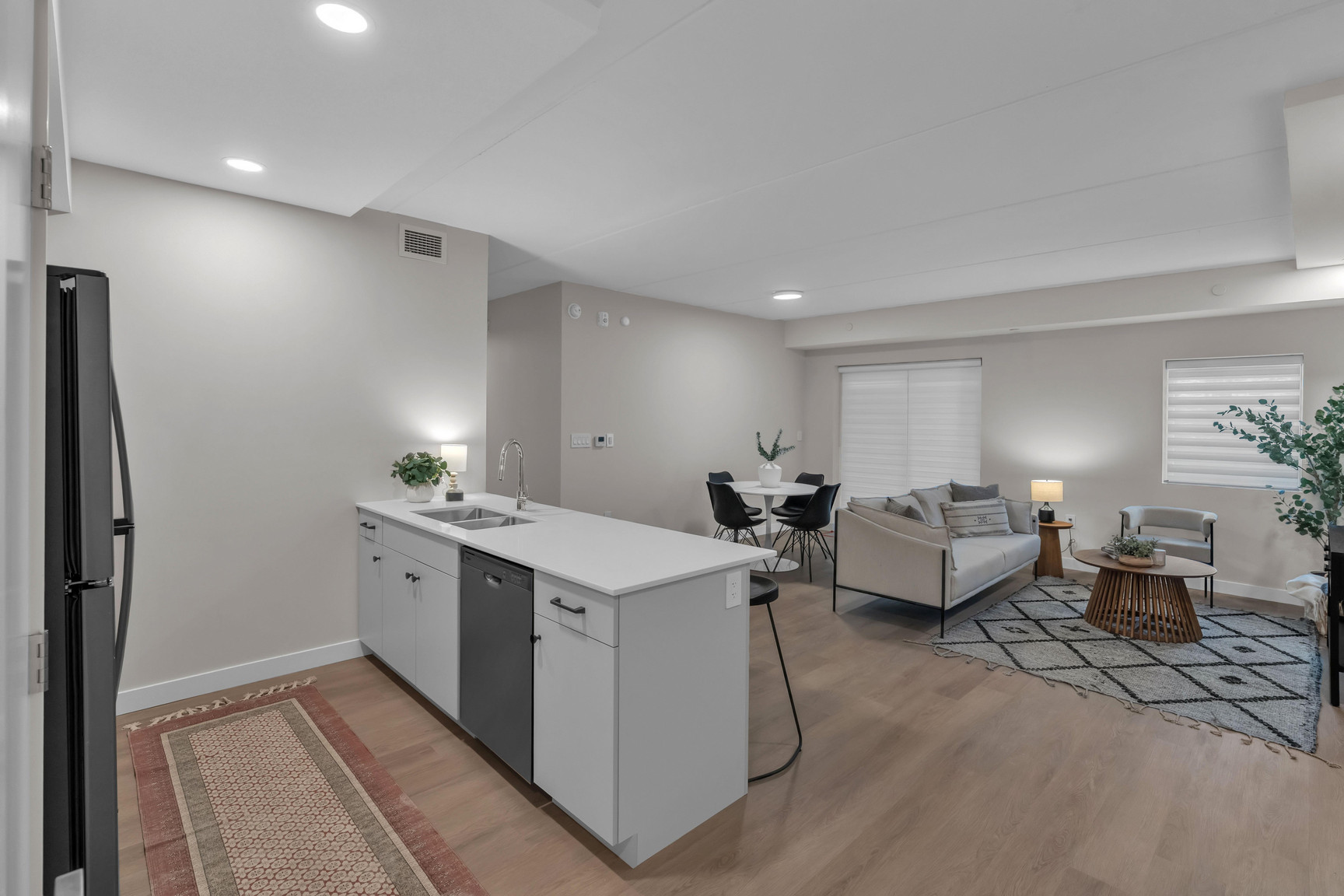 939 Chancellor Drive - Photo 2