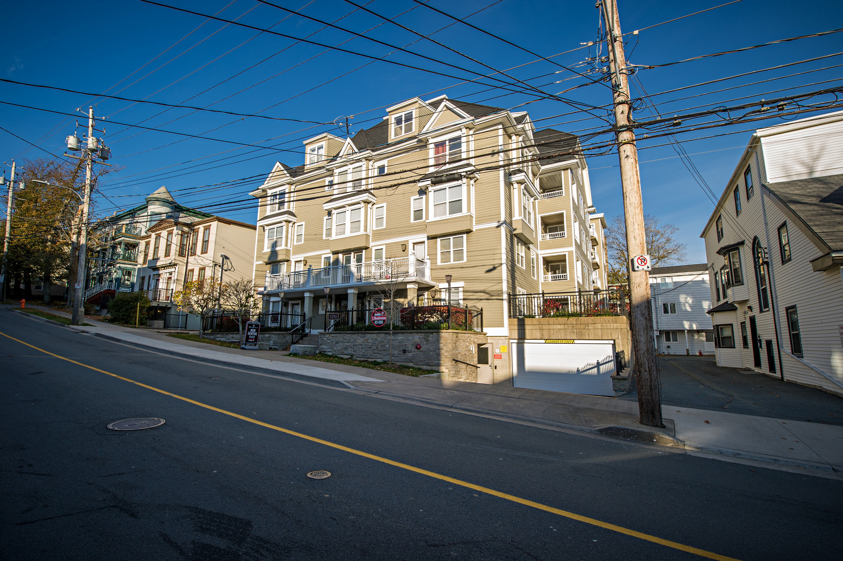 Hillside Suites - Photo 28