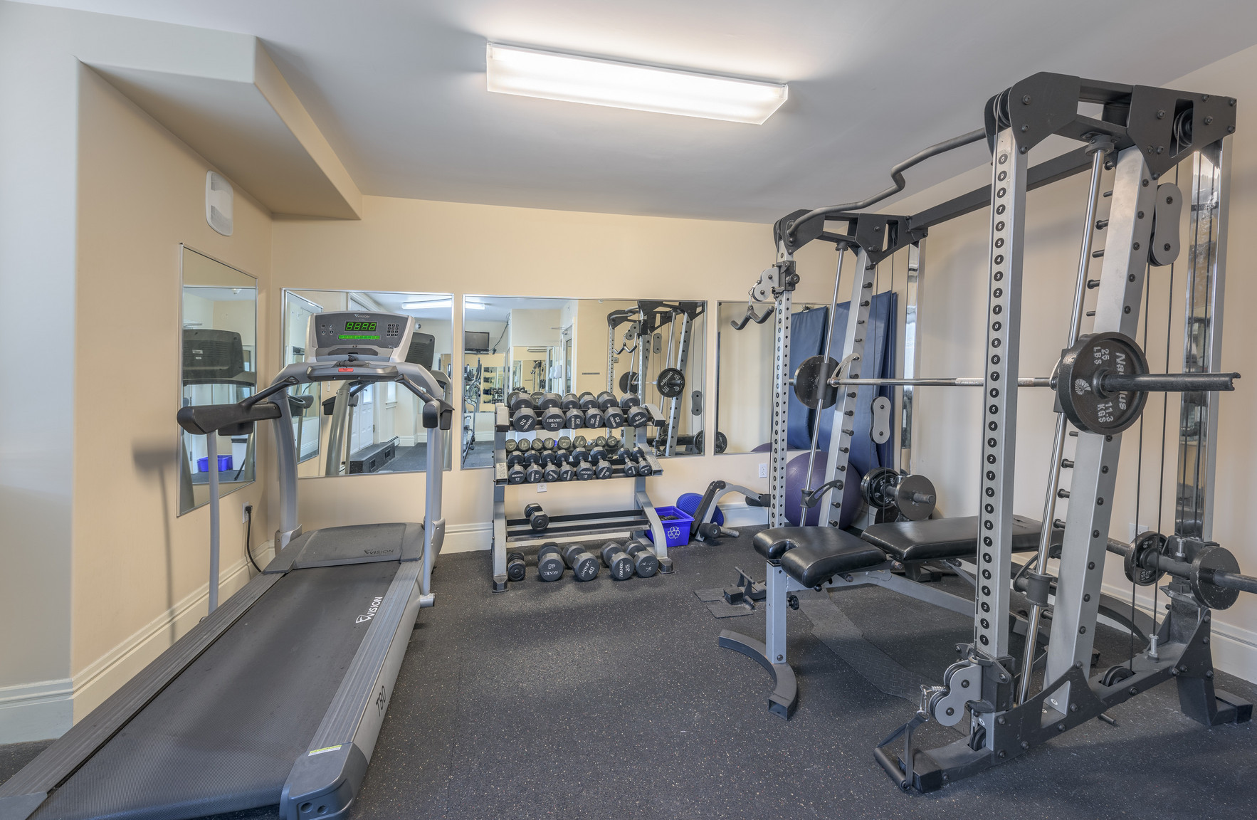 Hillside Suites - Photo 36