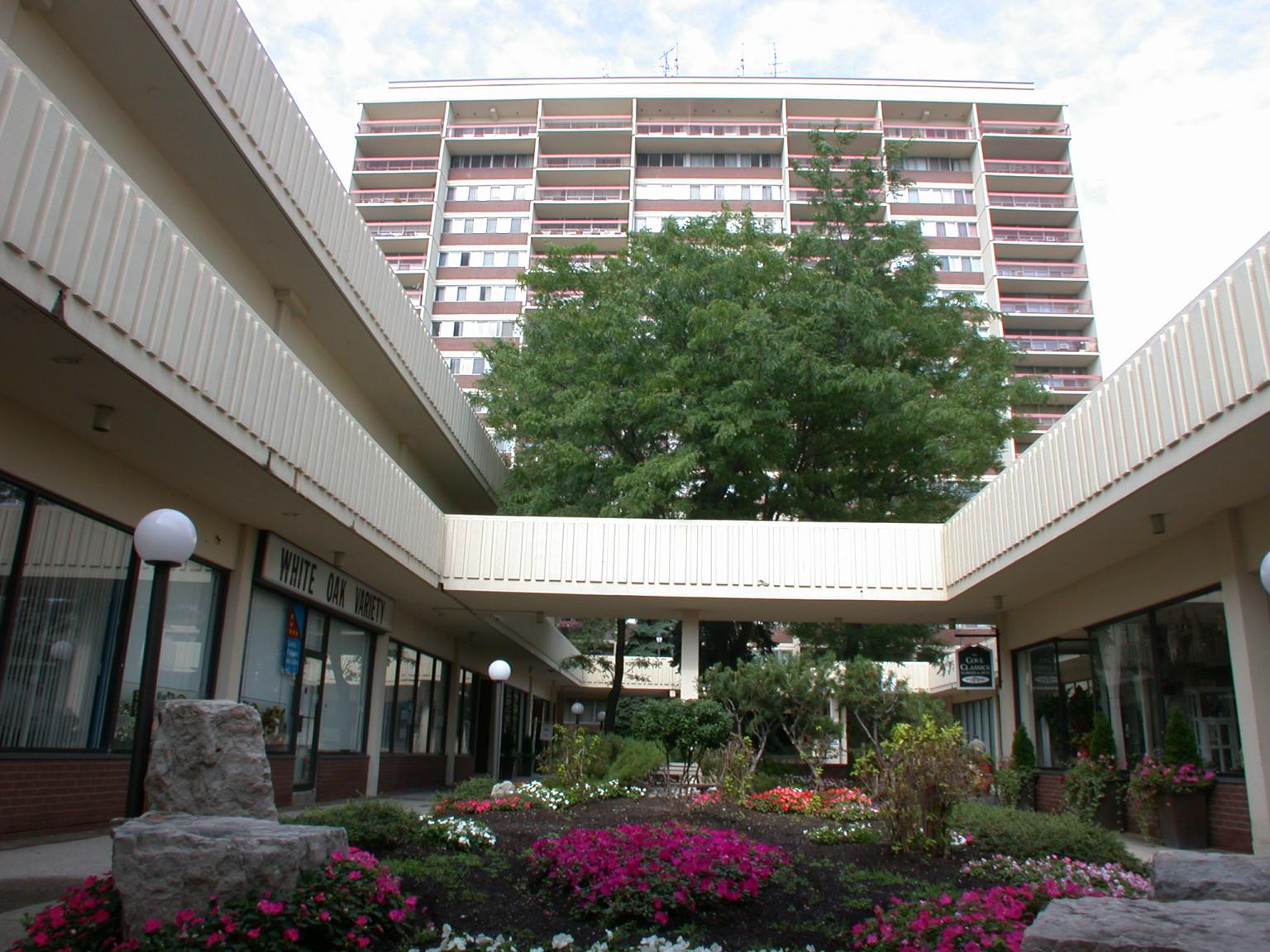 350 Lynnwood Drive and 1230 Whiteoaks Boulevard - Photo 11