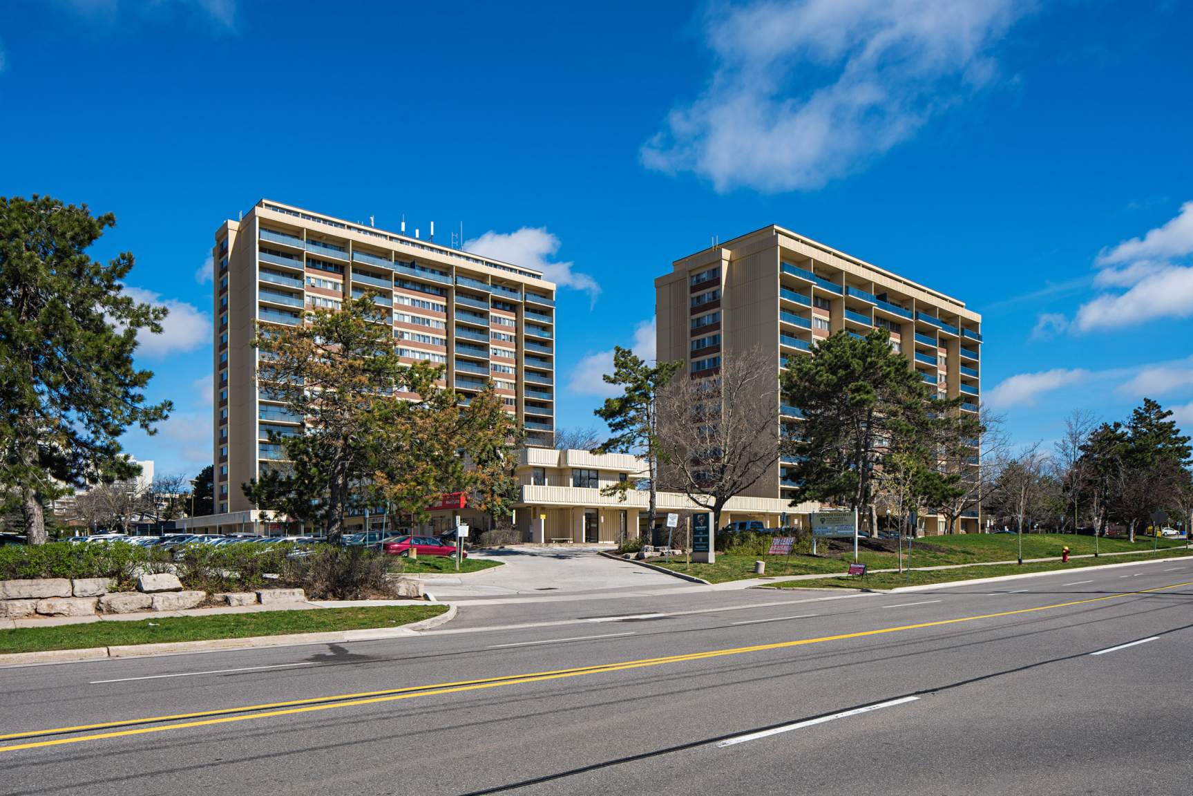 350 Lynnwood Drive and 1230 Whiteoaks Boulevard - Photo 9