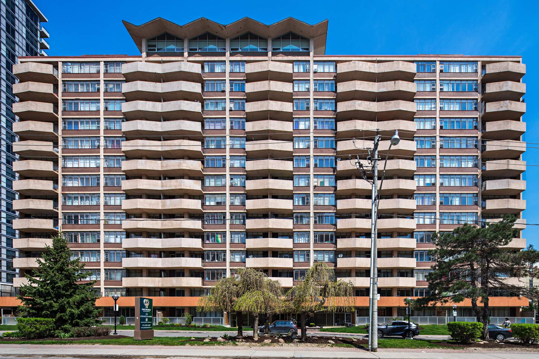 100 Roehampton Avenue - Photo 2