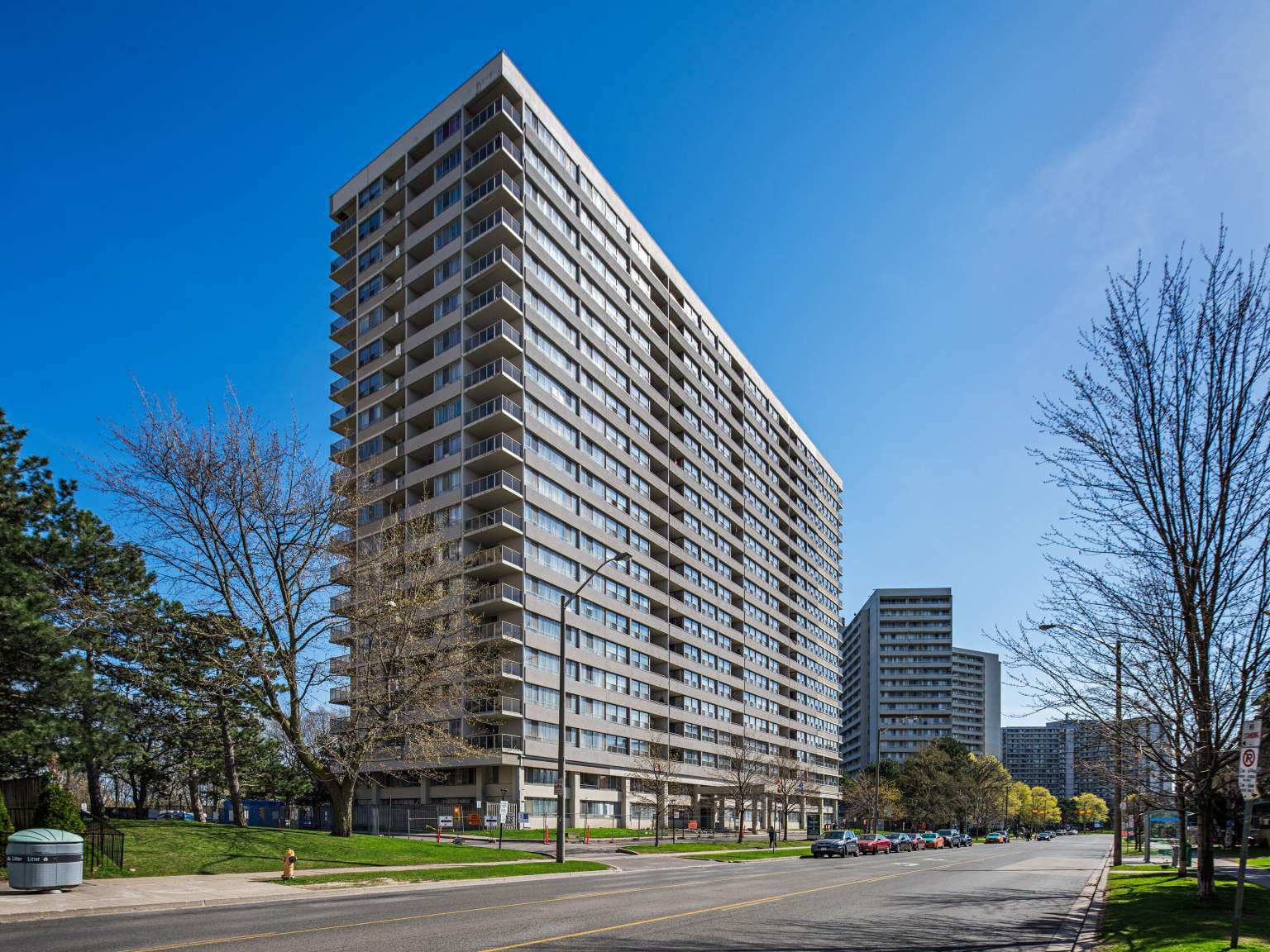 53 Thorncliffe Park Drive - Photo 2
