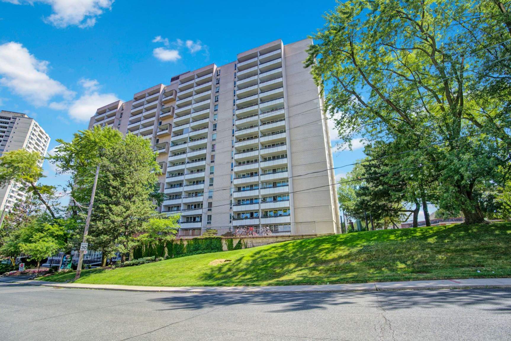 221 & 265 Balliol Street - Photo 2