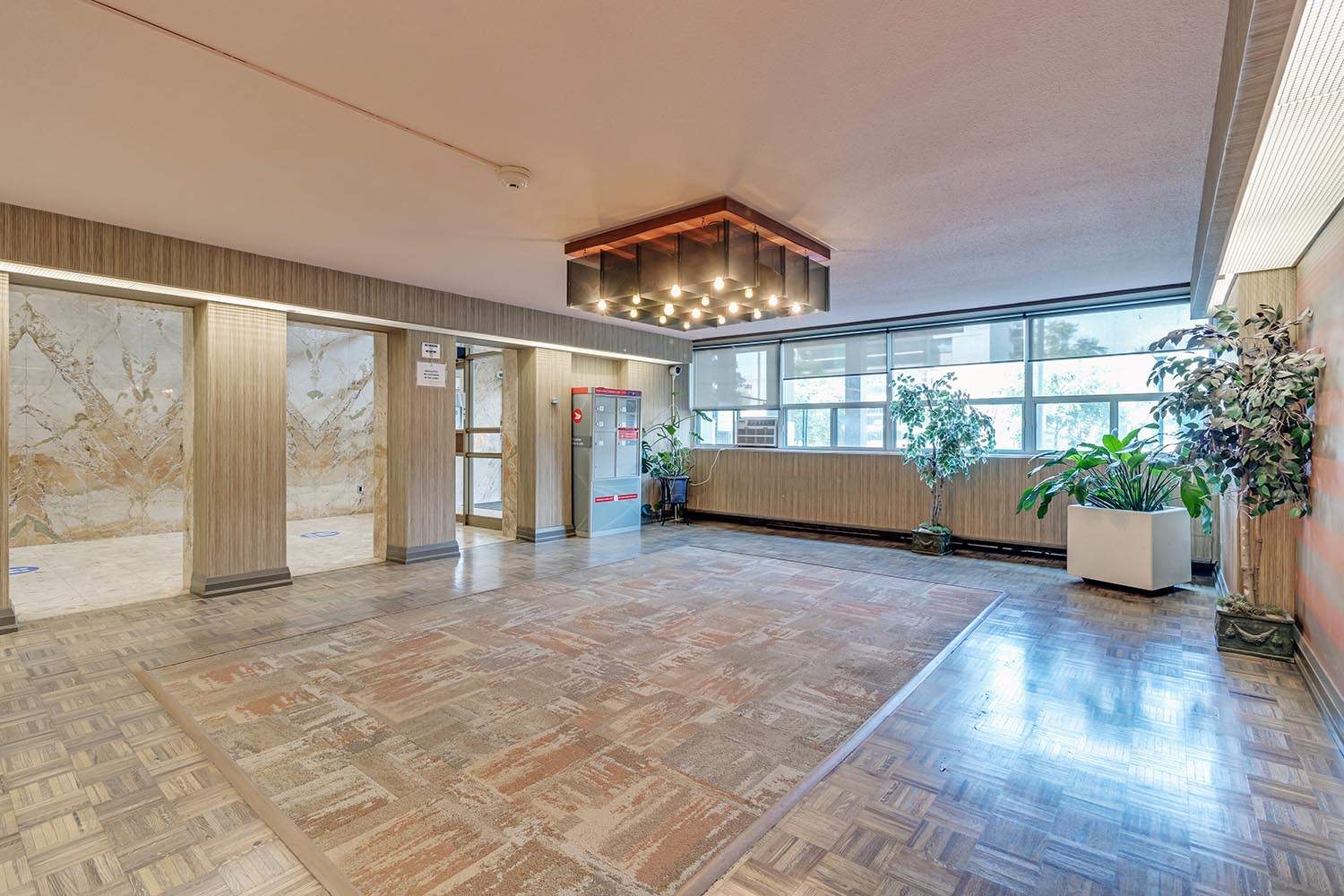 53 Thorncliffe Park Drive - Photo 11