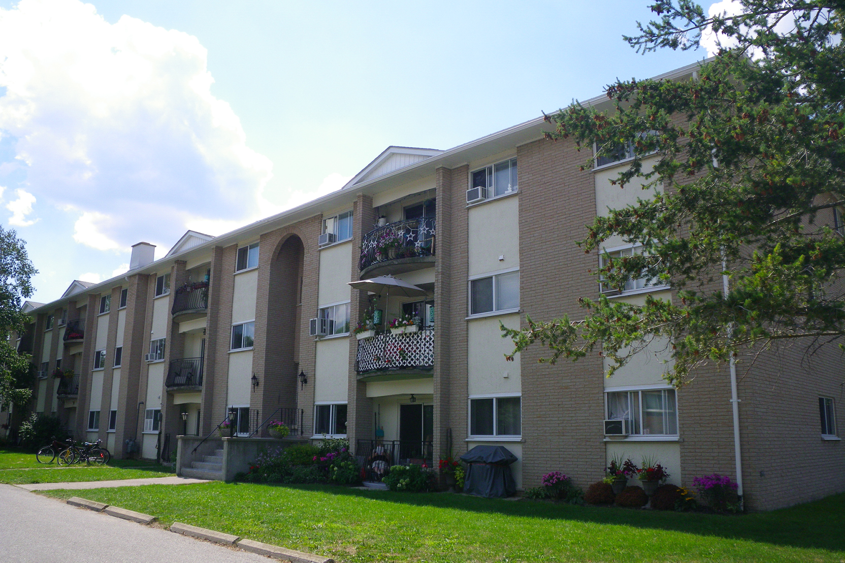 Streetview of 223 Graff Avenue in Stratford, Ontario.