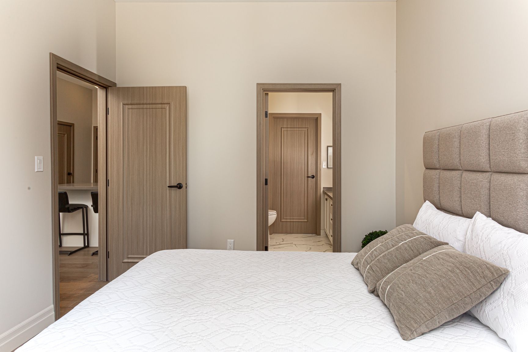 Creekside Suites - Photo 8