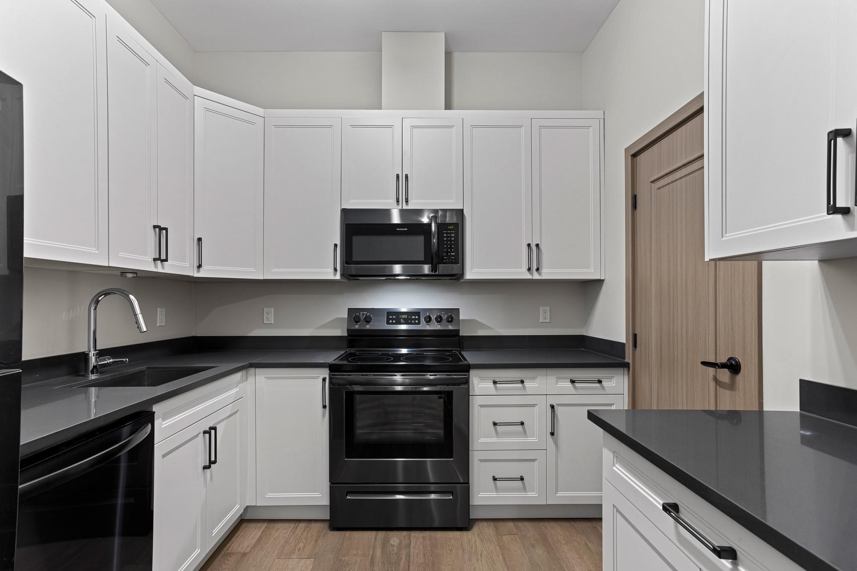 Creekside Suites - Photo 30
