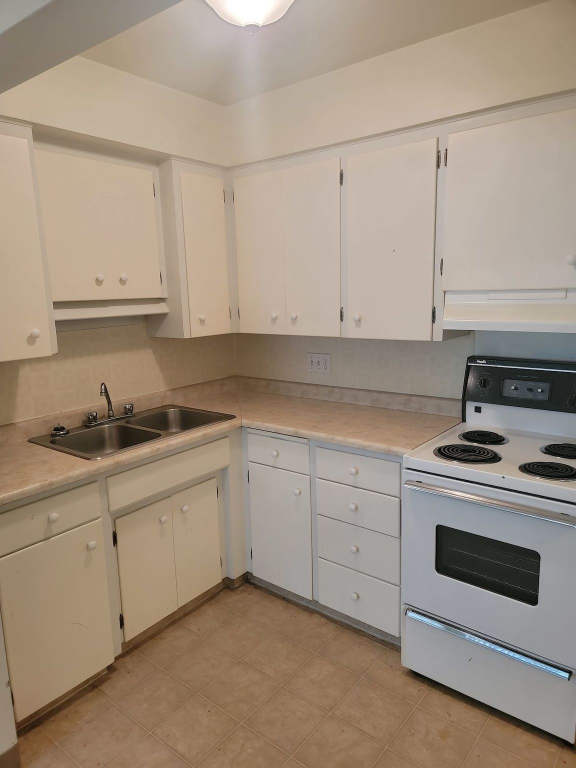 Oakwood Manor In The Beltline! - Photo 5