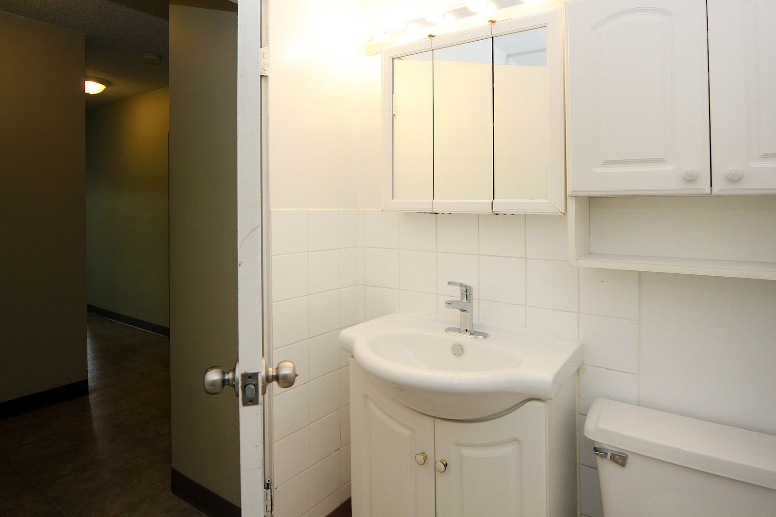 Oakwood Manor In The Beltline! - Photo 27