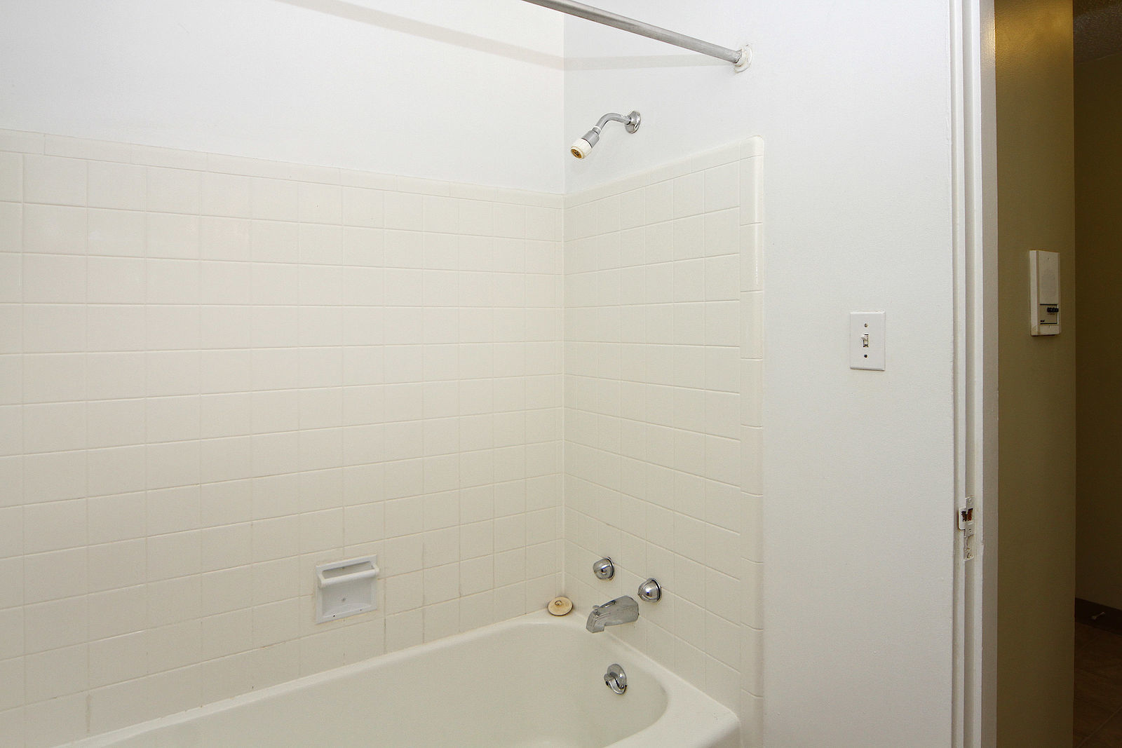 Oakwood Manor In The Beltline! - Photo 28