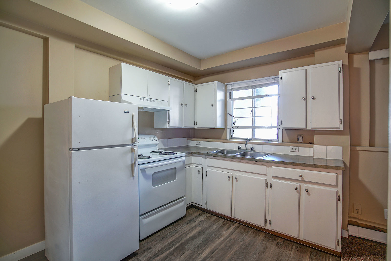 Clairmont Apartments - Photo 3