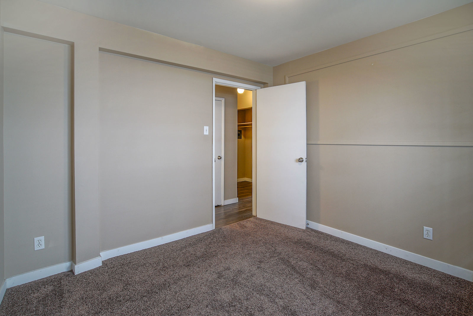 Clairmont Apartments - Photo 8